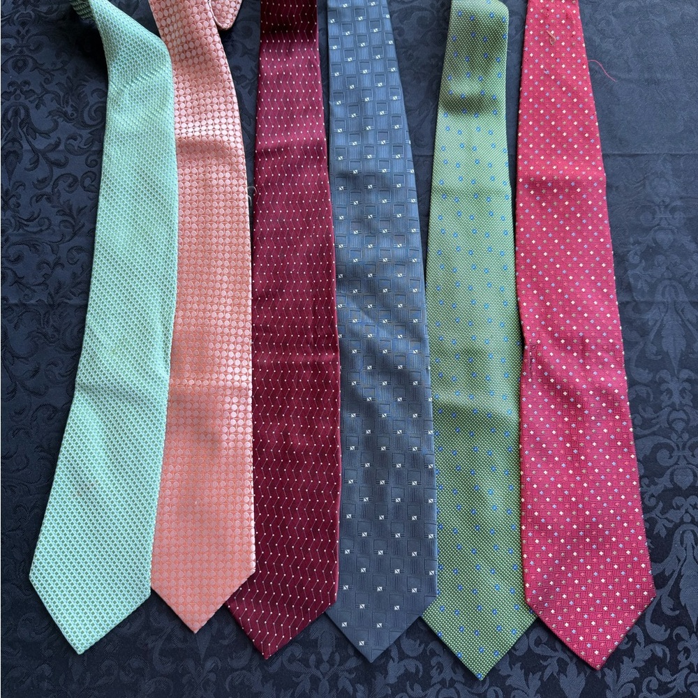 Lot of 12 Mens Silk Ties Ref# 16344 - Picture 2 of 2
